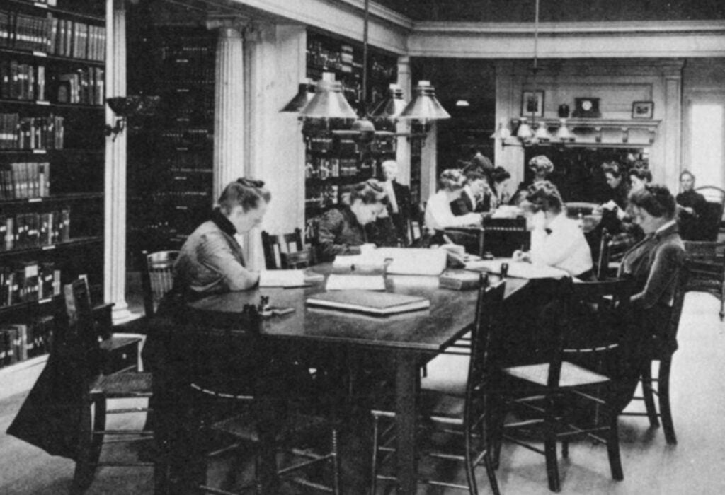 Prve Studentice Mudroslovnog Fakulteta 1024x700